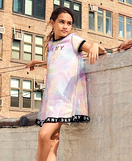 DKNY_Outfitinspiration_Frühjahr_Sommer_2021_1